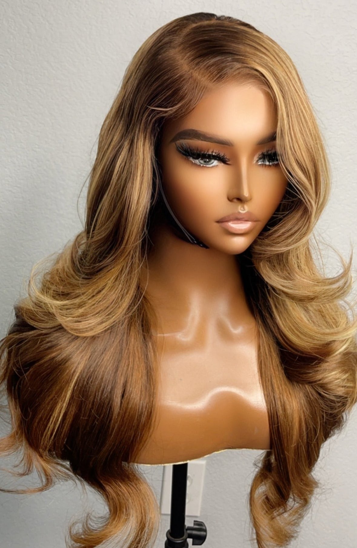 "NYLA" Ultra Blonde/Honey Blonde Ombre HD Glueless Wig