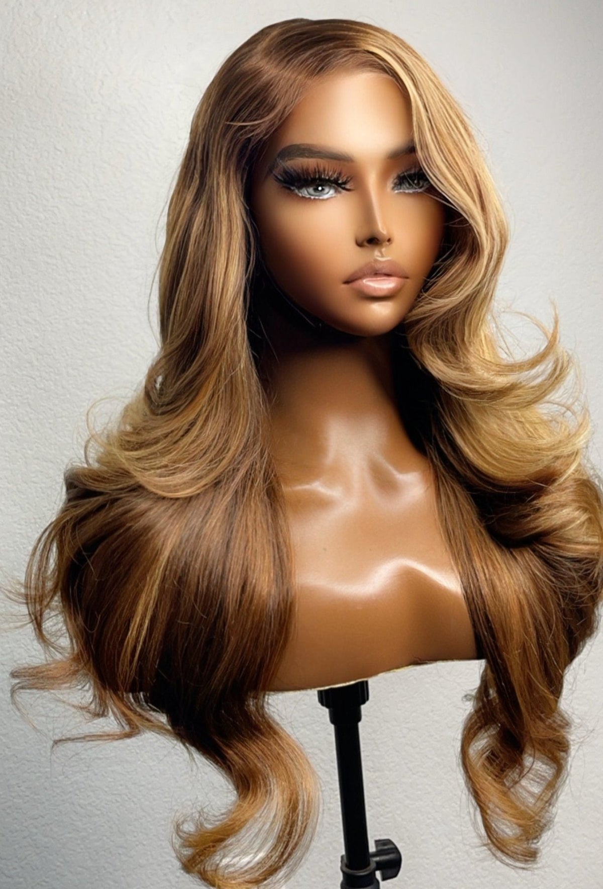 "NYLA" Ultra Blonde/Honey Blonde Ombre HD Glueless Wig