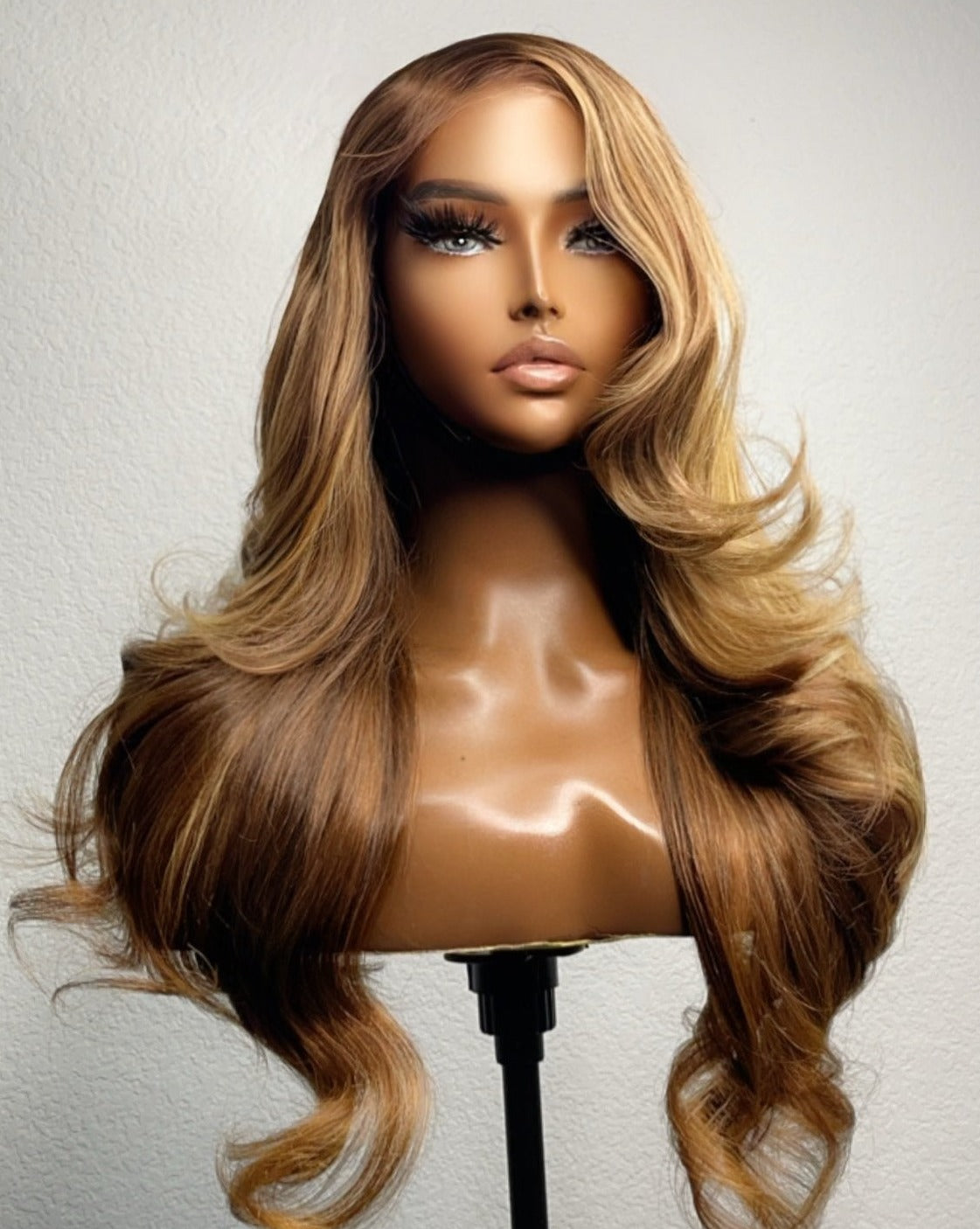 "NYLA" Ultra Blonde/Honey Blonde Ombre HD Glueless Wig