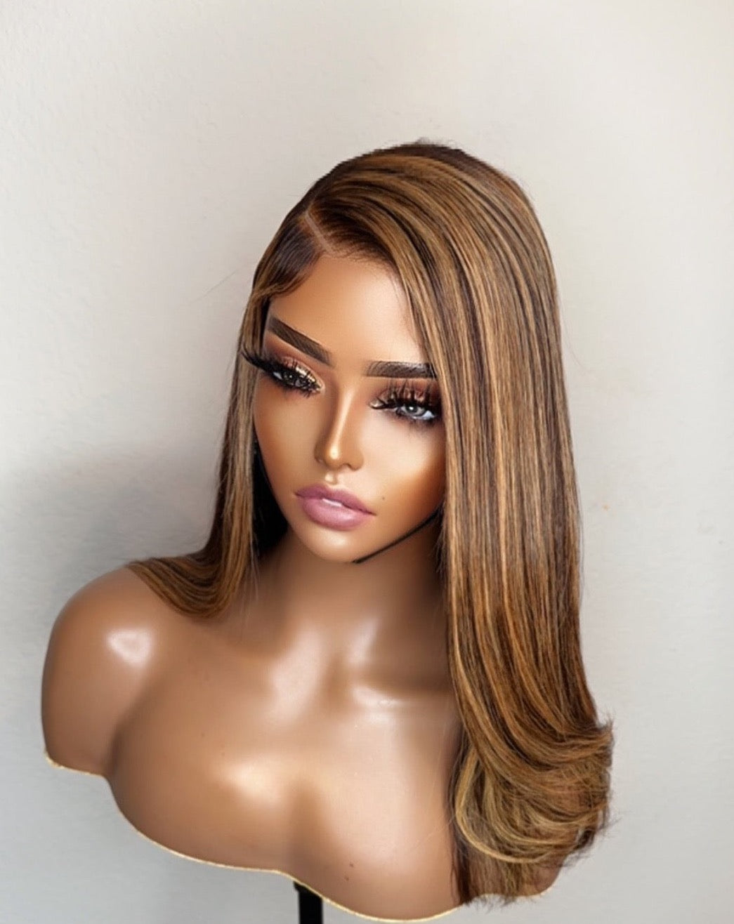 "Melody" Glueless Blonde Highlighted Lace Bob