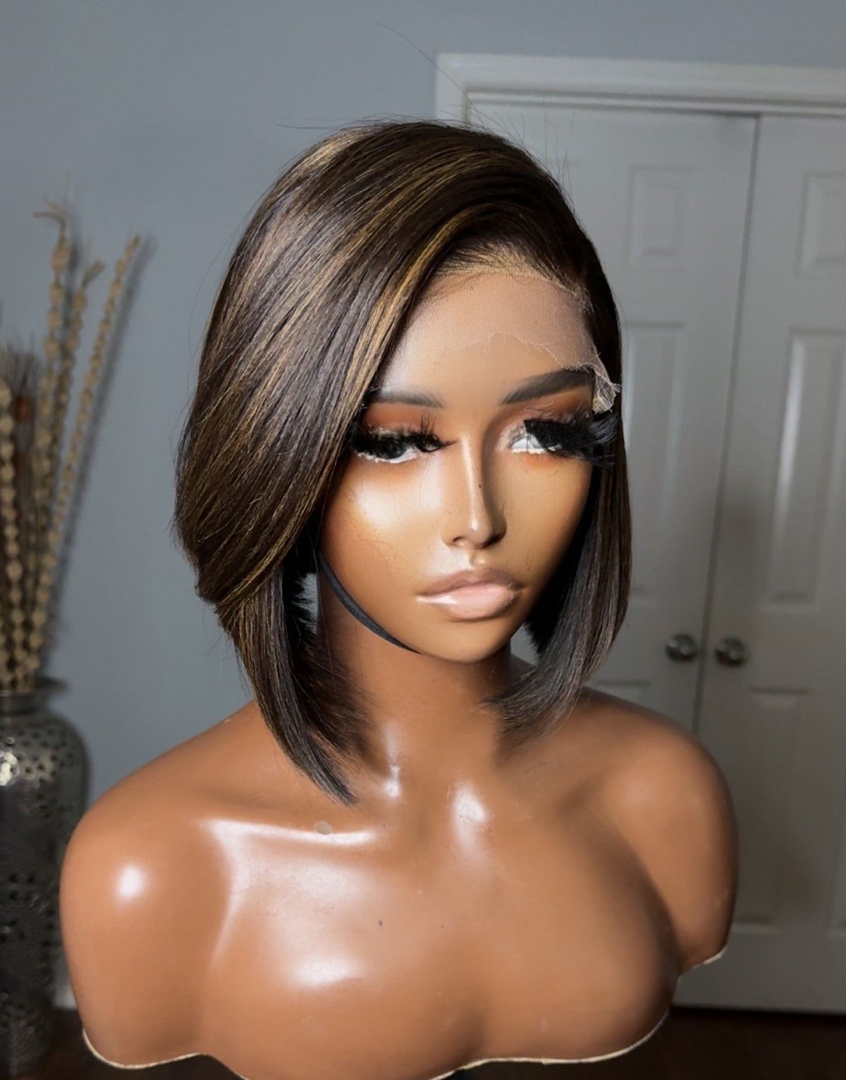 "Robbin" Glam Lux Brown Highlight Bob Wig